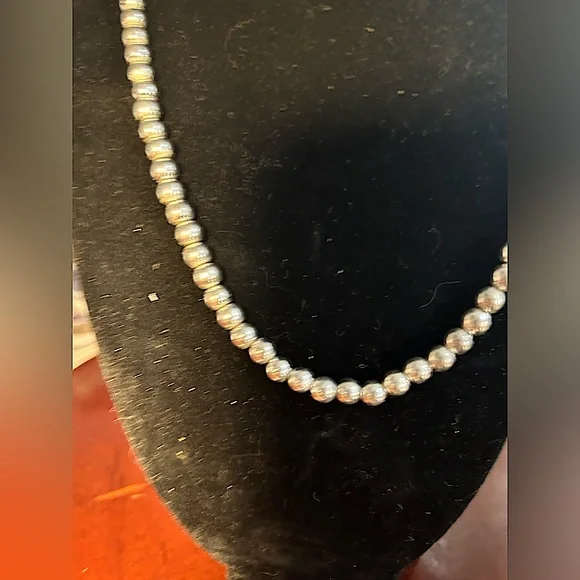 GIVENCHY silver ball necklace - Picture 5 of 5